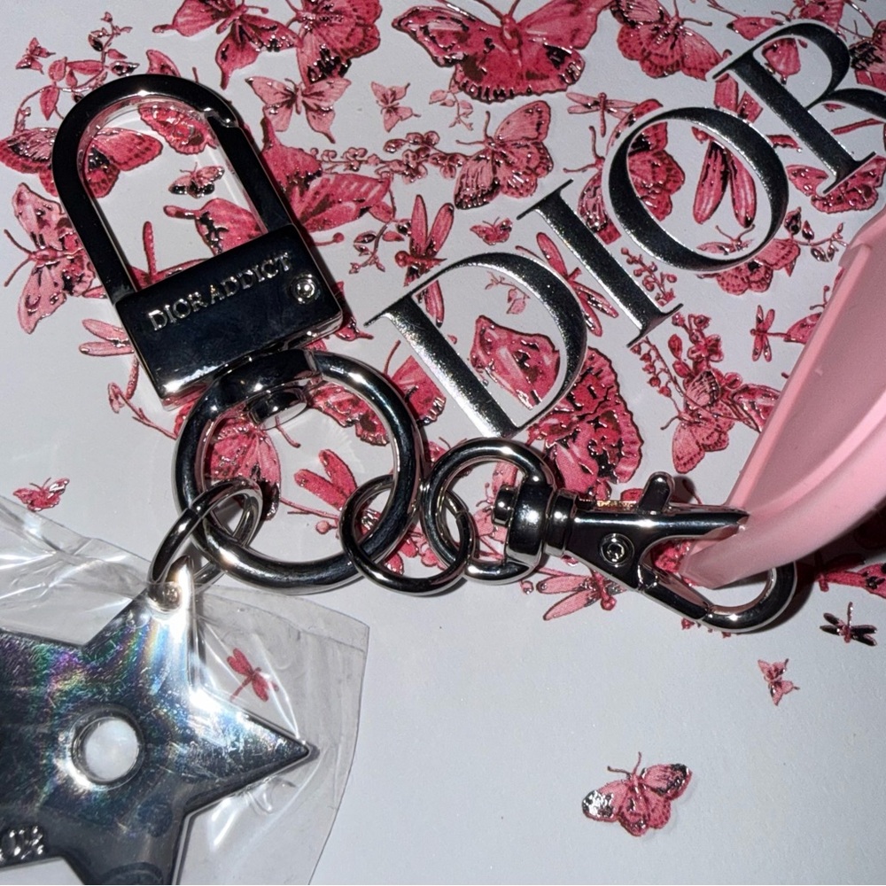 DIOR ADDICT ✨ ROSY GLOW “Scented Gum” Charm / Keychain ✨ Smells so good💕 - Picture 3 of 4